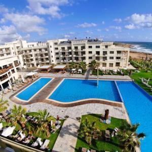 отель Capital Coast Resort & Spa