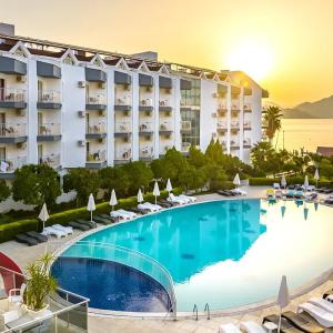 отель Caprice Beach