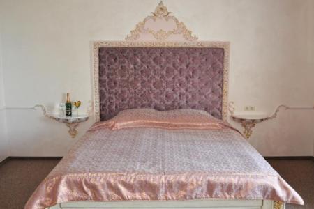 Отель Империал 2011 в Ялта - Россия