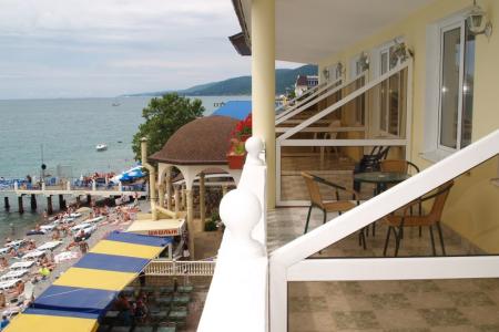 Отель Прибой  в Лазаревское - Россия