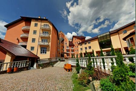 Три сына и дочка