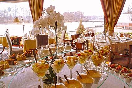 Apvalaus Stalo Klubas