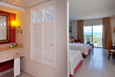 Memories Flamenco Beach Resort