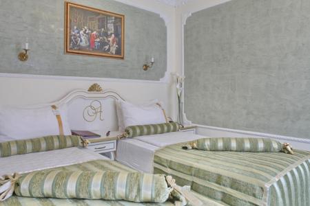 Отель Queen's Astoria Design Hotel в Белград - Сербия