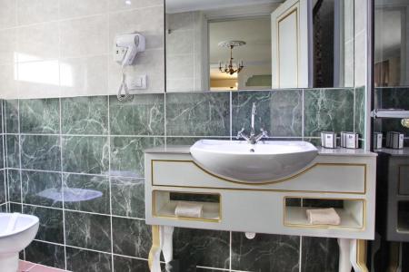 Отель Queen's Astoria Design Hotel в Белград - Сербия