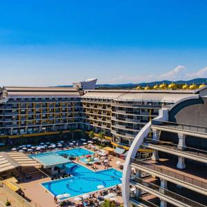 отель SENZA The Inn Resort & Spa