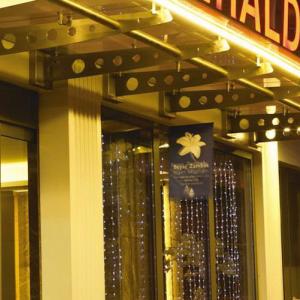 отель Emerald Hotel