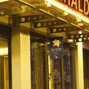 отель Emerald Hotel