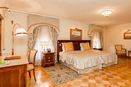 Отель Петровский Путевой Дворец в Москва - Россия