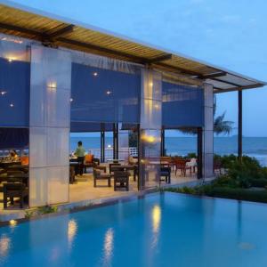 отель Bandara On Sea