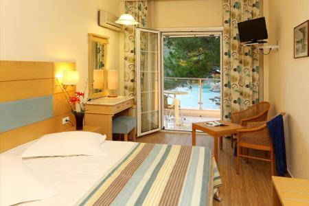 Akrotiri Beach Hotel