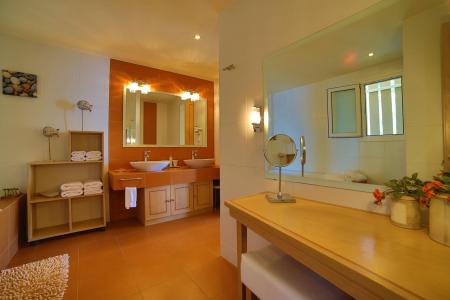 Akrotiri Beach Hotel