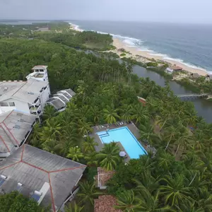 отель Lagoon Paradise Beach Resort