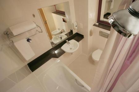 Отель Premier Inn Abu Dhabi Capital Centre в Абу Даби  Аль Айн - ОАЭ