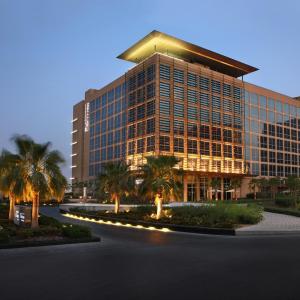 отель Yas Plaza Circuit