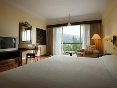 Отель Century Pines Resort в Камерон Хайленд - Малайзия