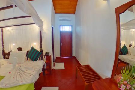 Отель Sri Gemunu Beach Resort в Унаватуна - Шри-Ланка