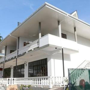 отель La Digue Self-Catering Apartments