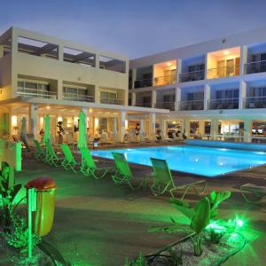 отель Nelia Gardens