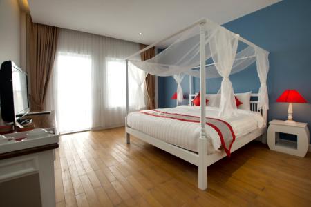 Frangipani Royal Palace Hotel