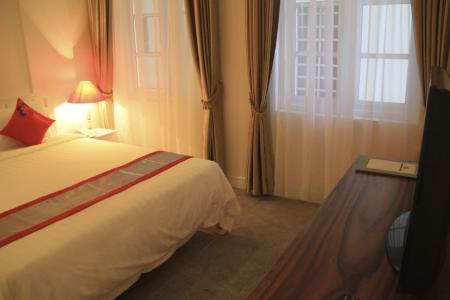 Frangipani Royal Palace Hotel