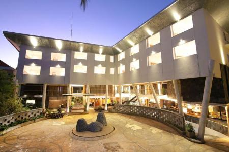 Отель THE 1O1 Bali Fontana Seminyak в Кута - Индонезия