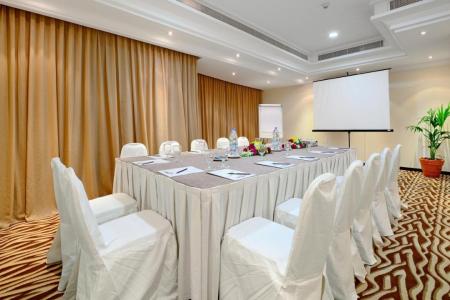 Отель Al Majaz Premiere Hotel Apartments в Шарджа - ОАЭ