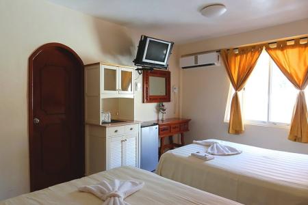 Hotel Bucaneros & Suites