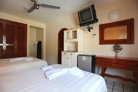 Hotel Bucaneros & Suites
