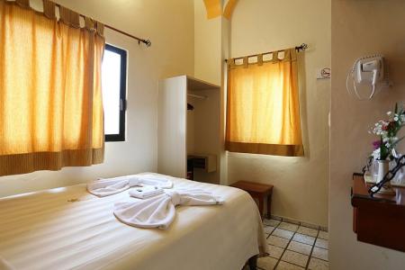 Hotel Bucaneros & Suites