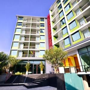 отель Lakkhana Poolside Resort