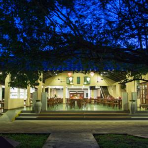 отель Kassapa Lions Rock