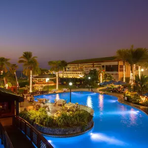отель Dubai Marine Beach Resort & Spa