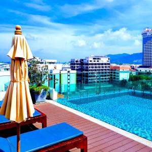 отель Mirage Patong Phuket Hotel