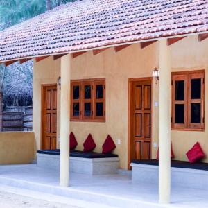 отель Omeesha Beach Hotel Kalpitiya