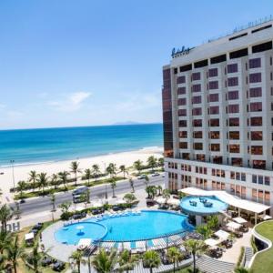 отель Holiday Beach Danang Hotel & Resort
