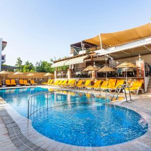отель Kriss Hotel