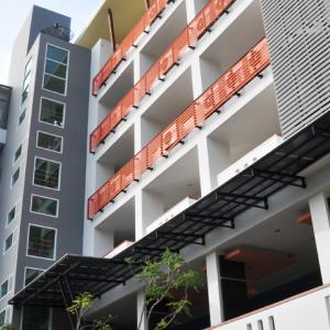 отель AM Surin Place