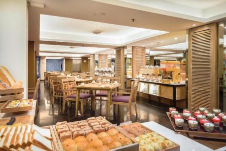 Отель Kuta Beach Hotel в Кута - Индонезия