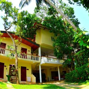 отель Sea Breeze Guest House