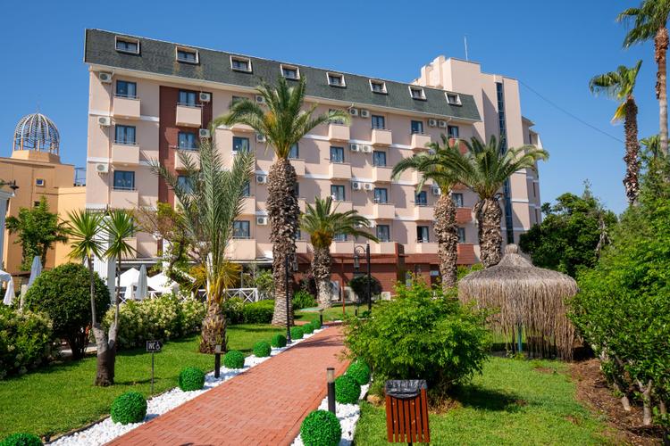 1. Club Aqua Plaza Otel 4*