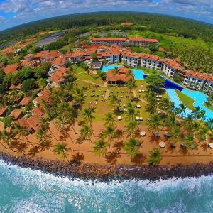 отель Club Hotel Dolphin