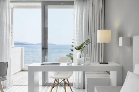 Lichnos Beach Hotel & Suites