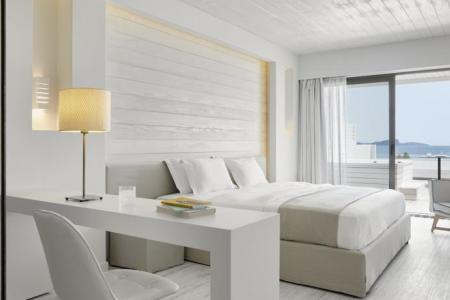 Lichnos Beach Hotel & Suites