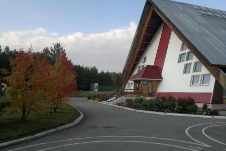 У трех пещер