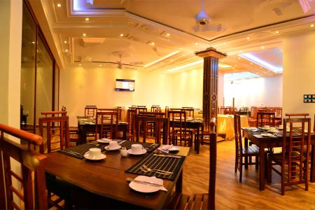 Отель Gloria Grand Hotel в Унаватуна - Шри-Ланка