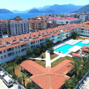 отель MidPoint Club & Suites Hotel