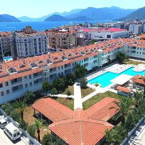 отель MidPoint Club & Suites Hotel
