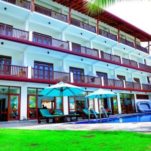 отель Rockside Beach Resort