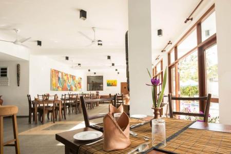 Отель Rockside Beach Resort в Индурува - Шри-Ланка